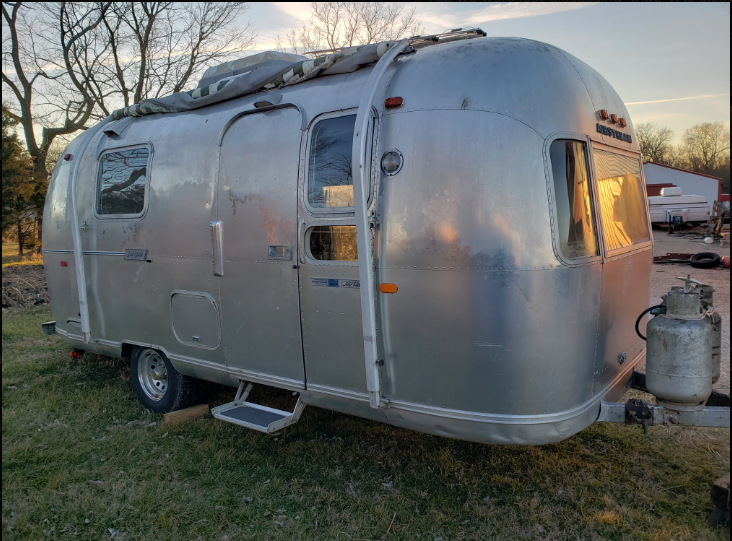 The shortest Airstream model made — rough, but straight.