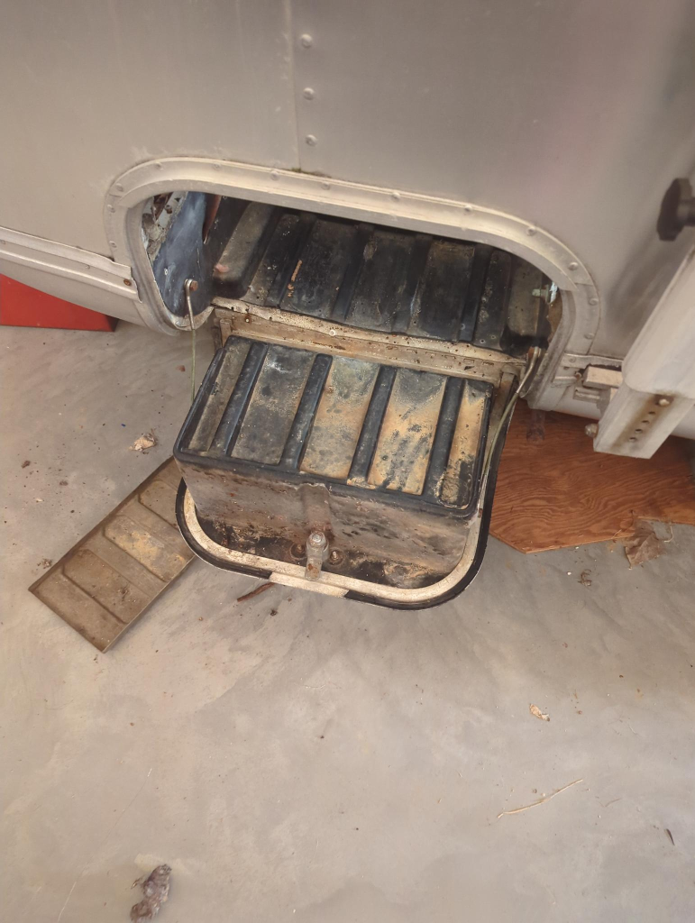 The battery door breaks the rub-rail line and shortens the awning.